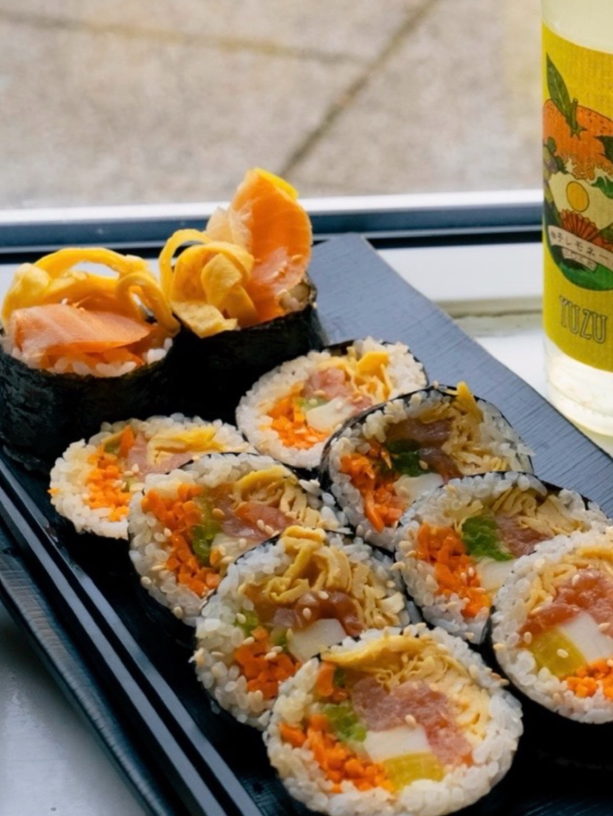 Kimbap und Tteokbokki mit Yuzu-Limonade